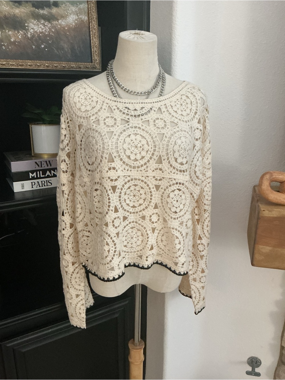 Zara Cream Crochet Circle-Pattern Sweater with Black Trim - Picture 2 of 8